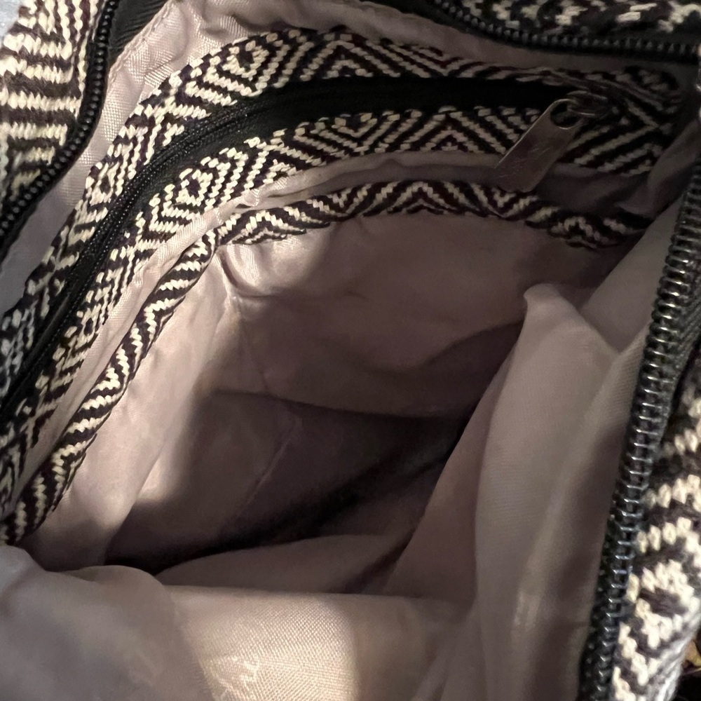 Thirty-One Hipster Black and White diamond purse. Adjustable strap. Pockets+ - Picture 3 of 7